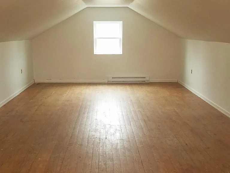 490 Hedrick Ave #B — Photo 5