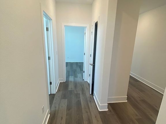 4th image of 860 Clementine Dr