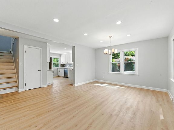 5th image of 568 Riverview Dr