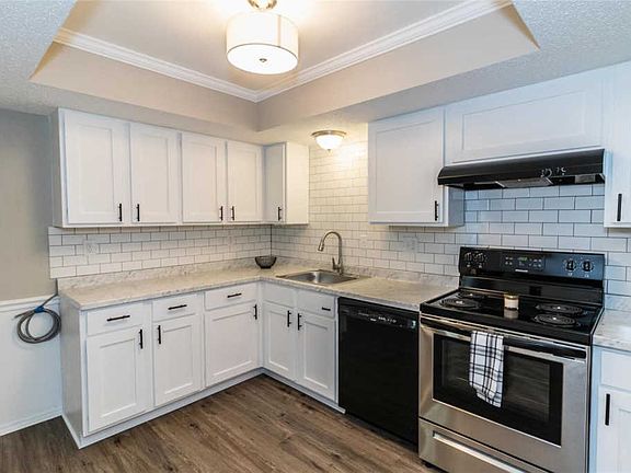 5th image of 916 Claytonbrook Dr APT 3
