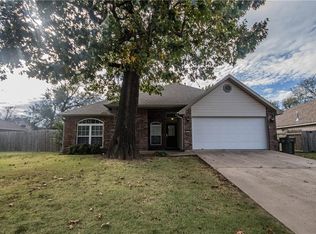 706 Pennington St, Bentonville, AR 72745