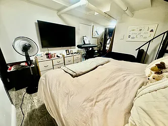 Rented by R New York