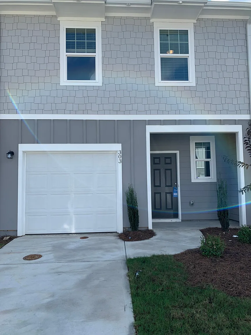 303 Penn Station Way photo 1