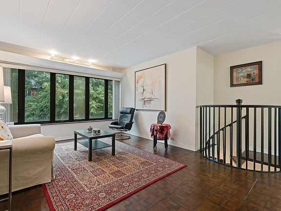 3rd image of 5512 S Woodlawn Ave #102-204