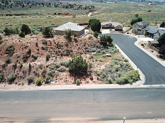 3rd image of 129 S Sand Trap Cir