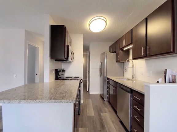 3rd image of 61 W Chestnut St
