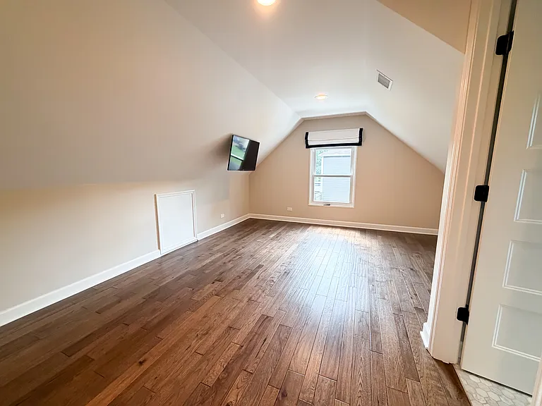 26W416 Macarthur Ave — Photo 16