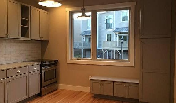 2nd image of 402 Dobson St