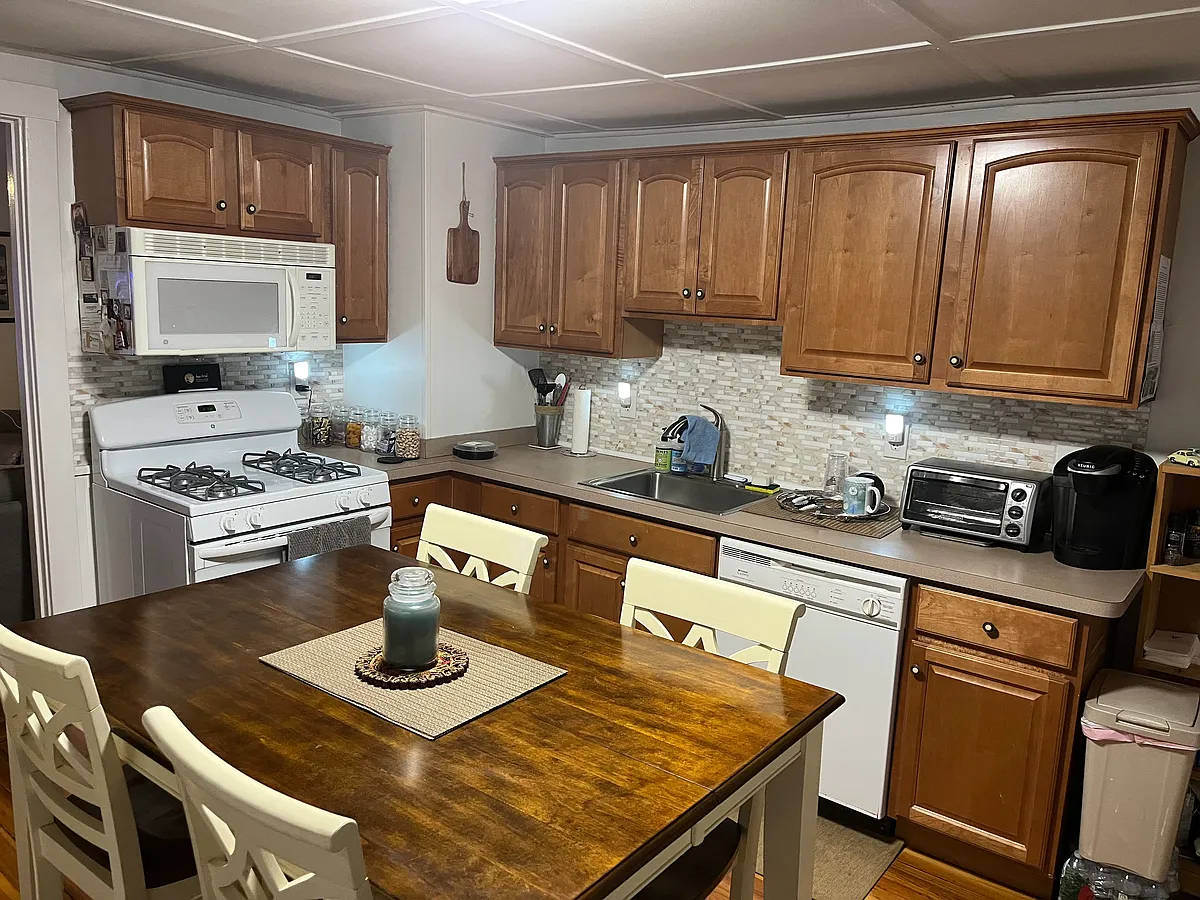 Building Photo - 74 Spooner St #74