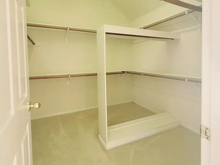 6401 Dakota Dr — Photo 20