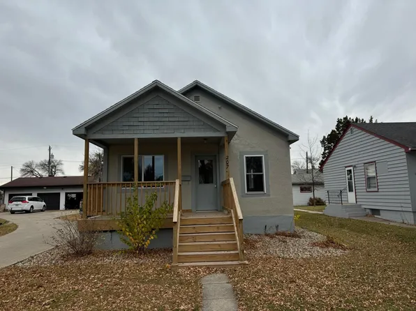 207 E 9th St, Morris, MN 56267