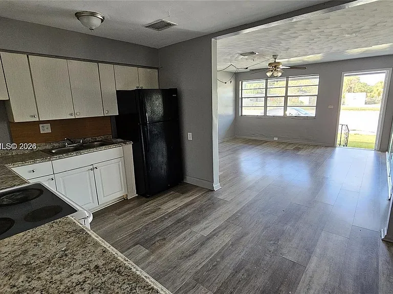 374 NW 31st Ave — Photo 4