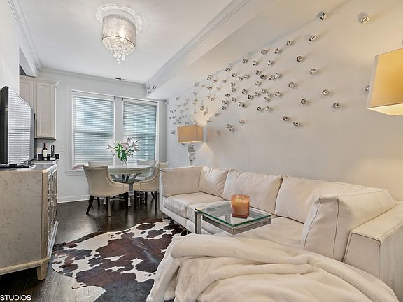 3rd image of 5345 W Belmont Ave #2S