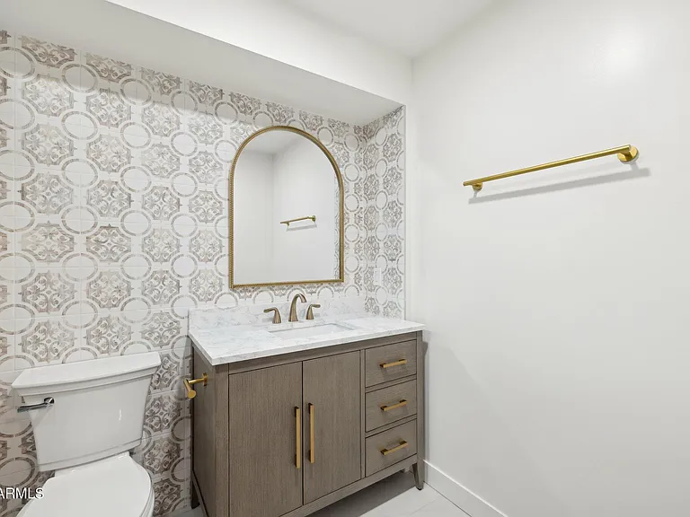 1216 W Rovey Ave — Photo 26