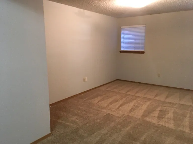 4249 Hunting Meadows Cir — Photo 16