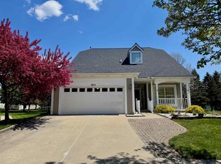 3831 Springwood Ct, Auburn Hills, MI 48326