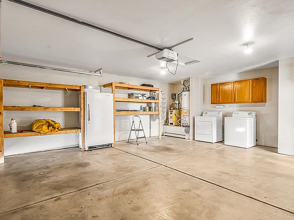 5th image of 485 Gregory Dr