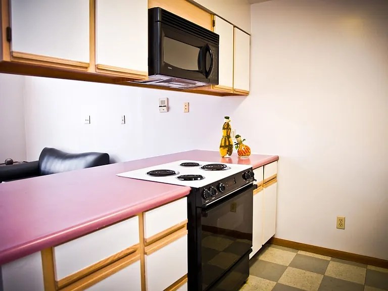 808 S Oak St — Photo 4