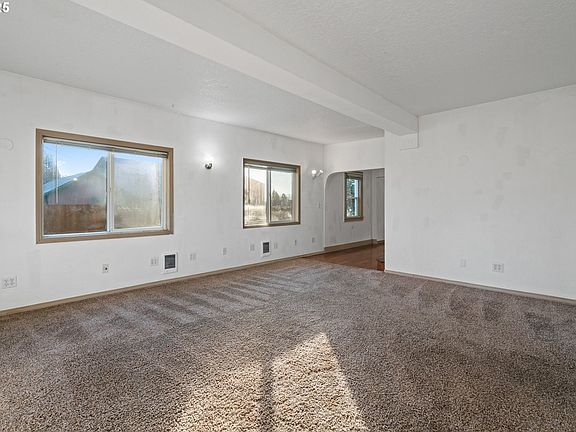 5th image of 2038 E St