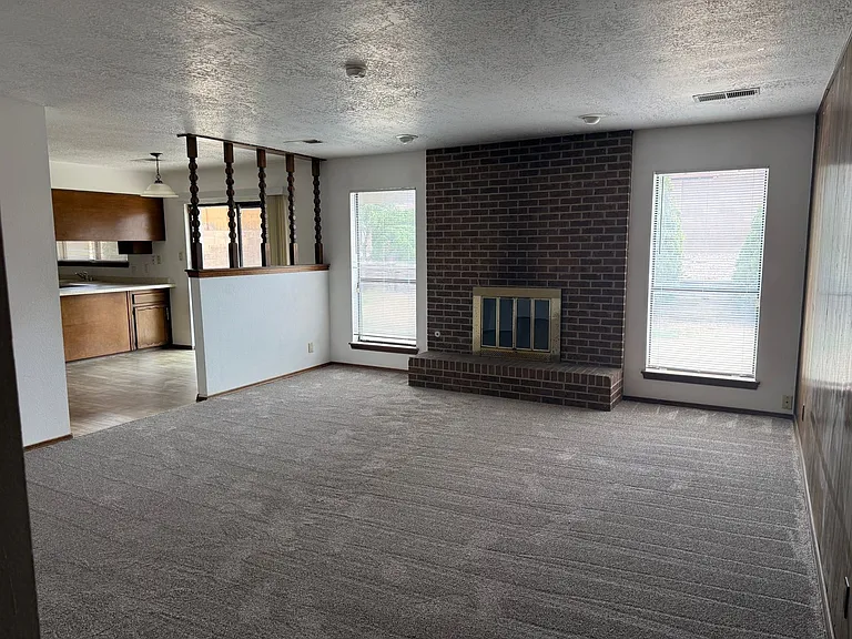 5310 Edwards Dr NE — Photo 3