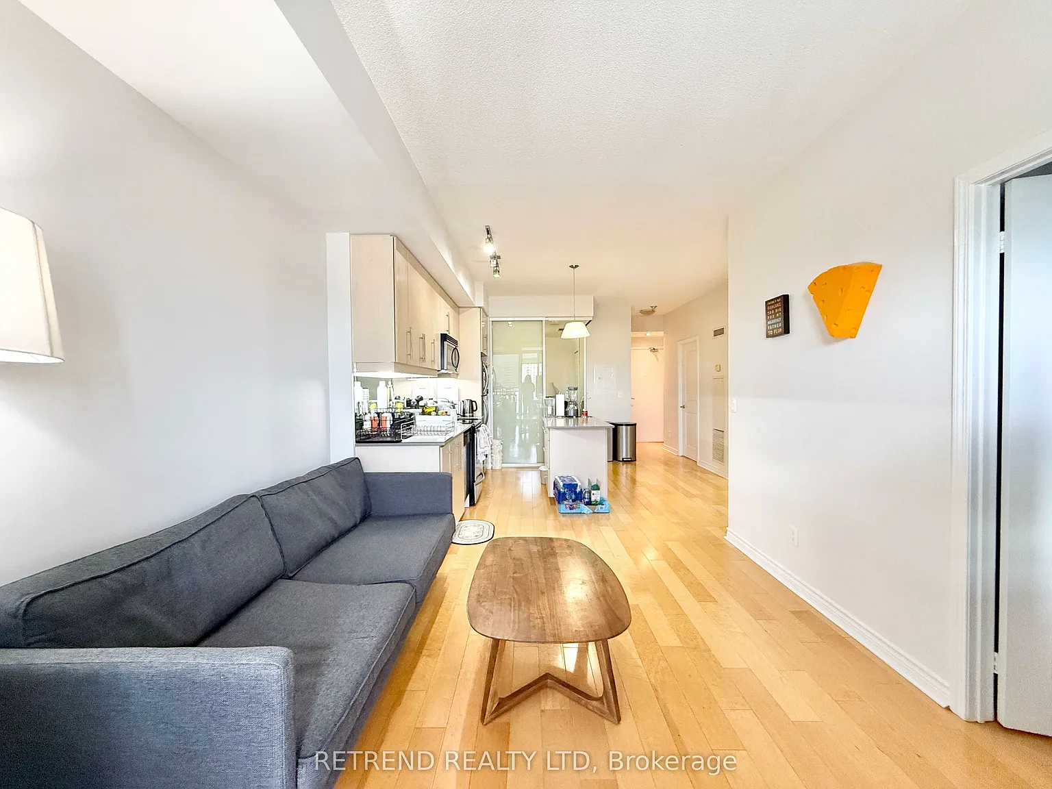 Arc Condo — Photo 3