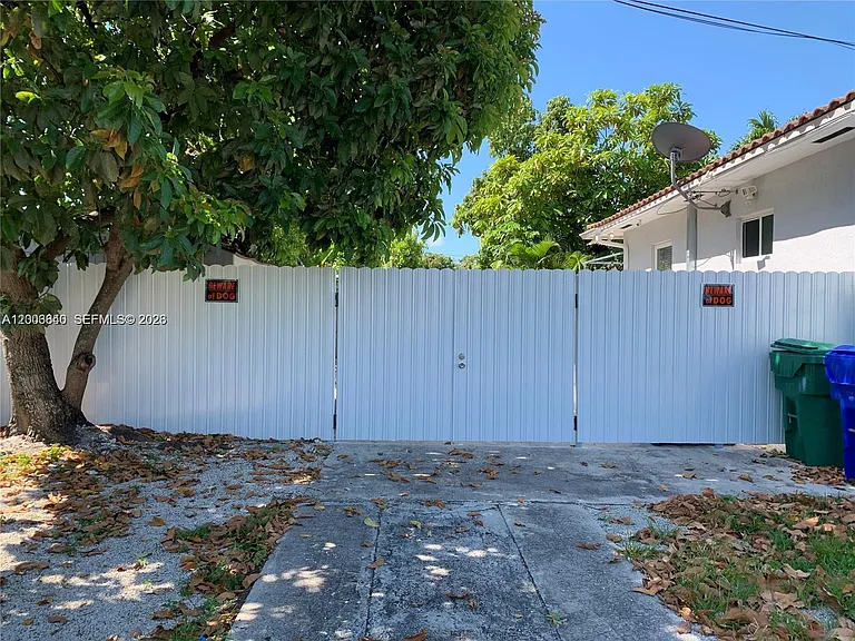 1380 SW 11th St #1 — Photo 18