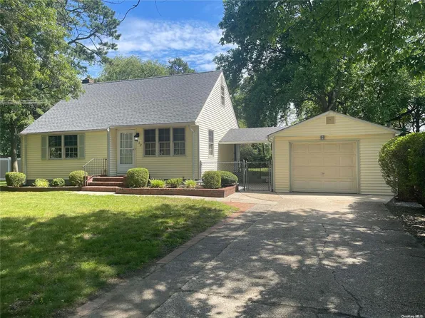 132 Chestnut Street, Brentwood, NY 11717