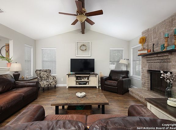 3rd image of 13819 LAUREL HOLLOW DR