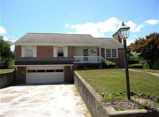 96 Foxwood Dr, Wexford, PA 15090