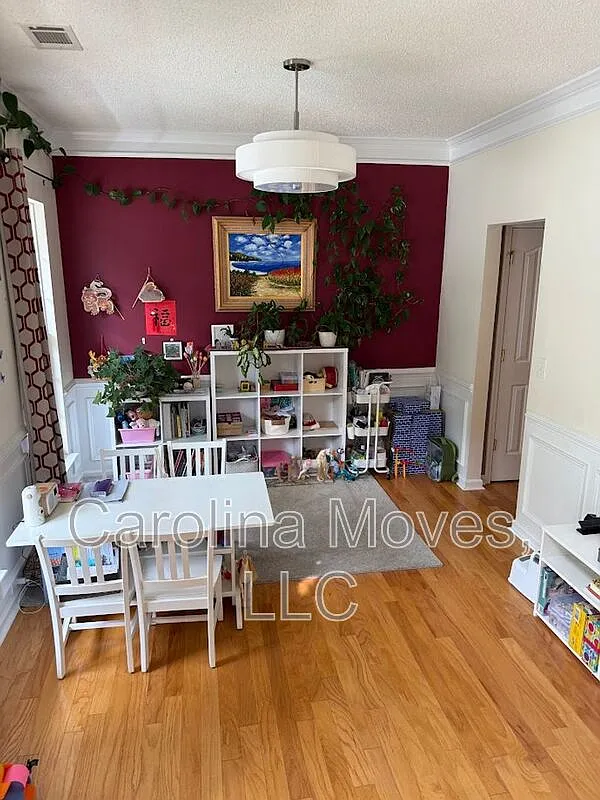 4 bed, 2.5 bath, 2256 sqft, $2,345 — Photo 4