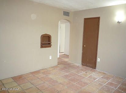 5th image of 726 N Erin Ave