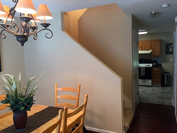 Dining/Stairs to 2nd flr