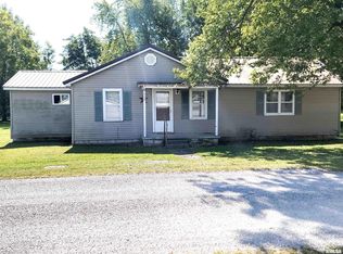 113 Mead St SW, Clay City, IL 62824
