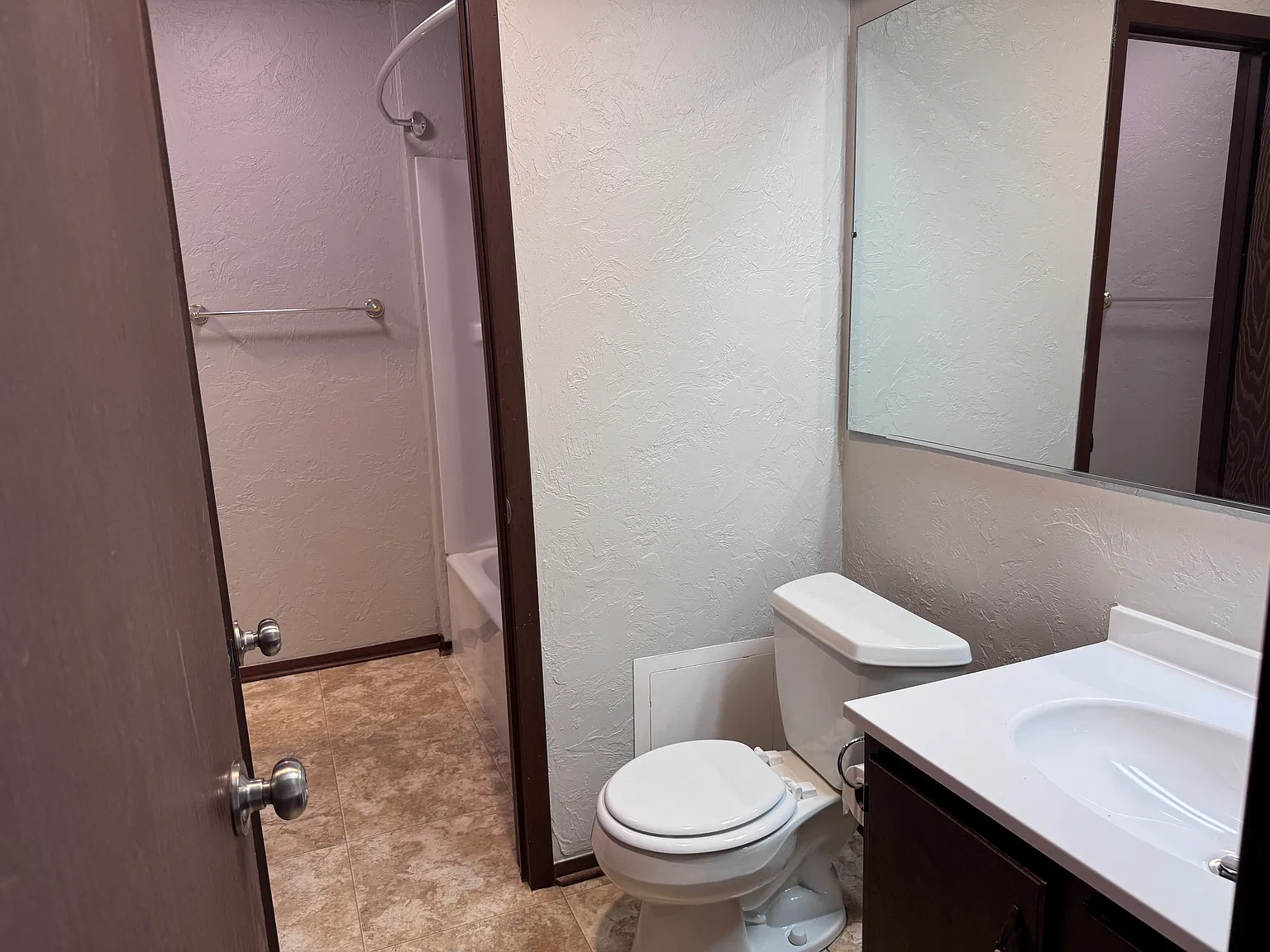 2 bed, 975 sqft, $1,200 — Photo 4