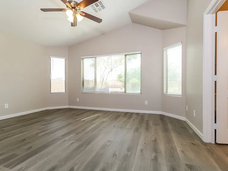 5807 S 248th Ln — Photo 9