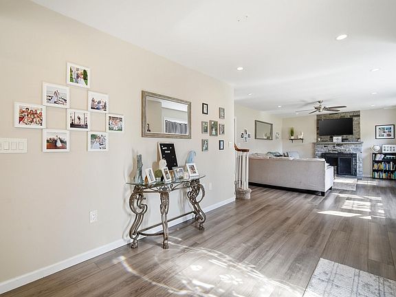 5th image of 395 1st St