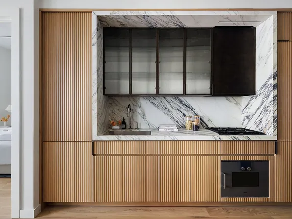 135 E 47th St #6A, New York, NY 10017