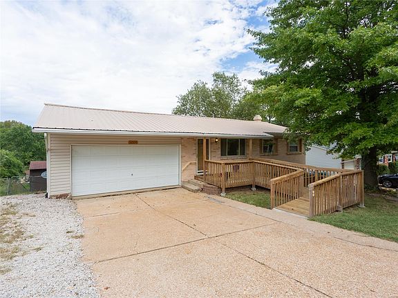 2nd image of 5009 Country Manor Dr