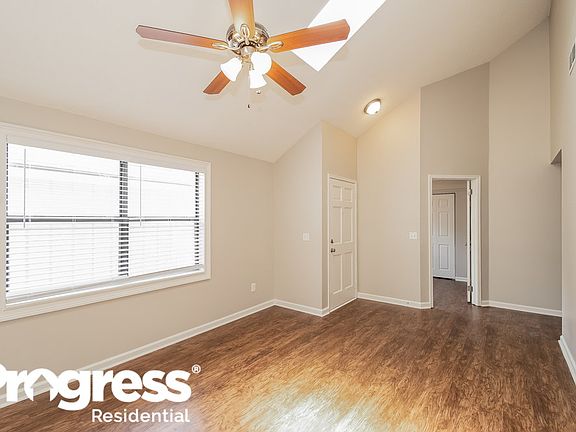 4th image of 374 Filmore Dr
