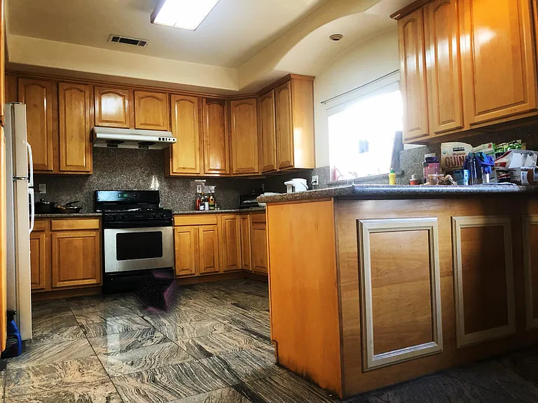 4735 Willard Ave — Photo 12