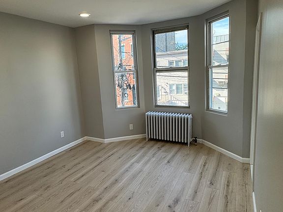5th image of 277 Griffith St Floor 2