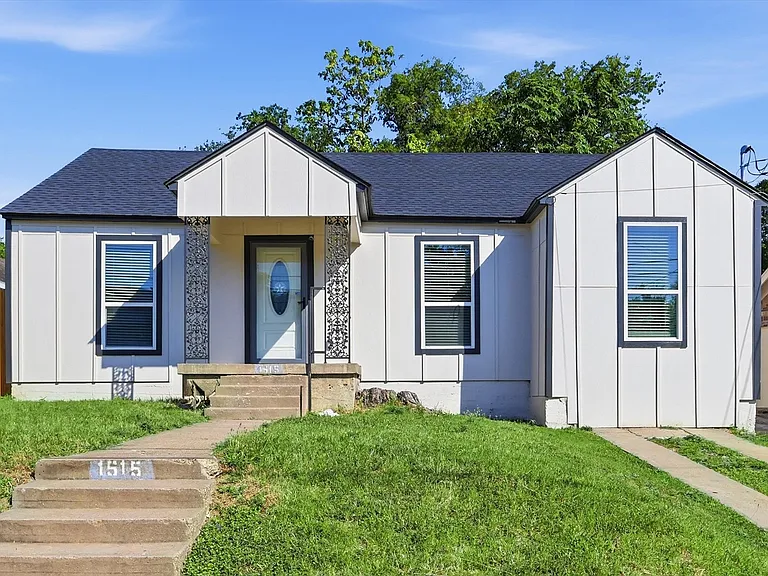 1515 Waco Ave — Photo 1