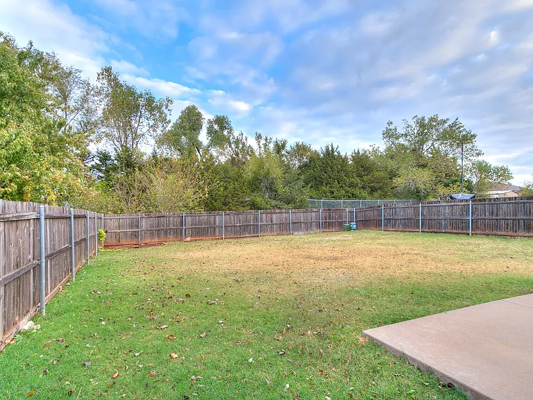 613 Katelyn Ln — Photo 23