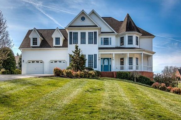 2nd image of 128 Barefoot Landing Dr