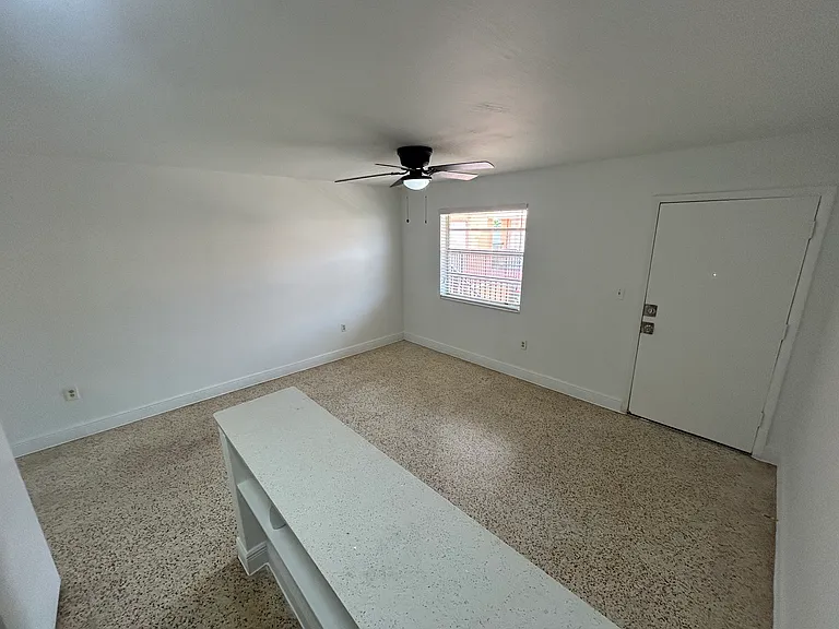 950 W 3rd Ave #14 — Photo 1