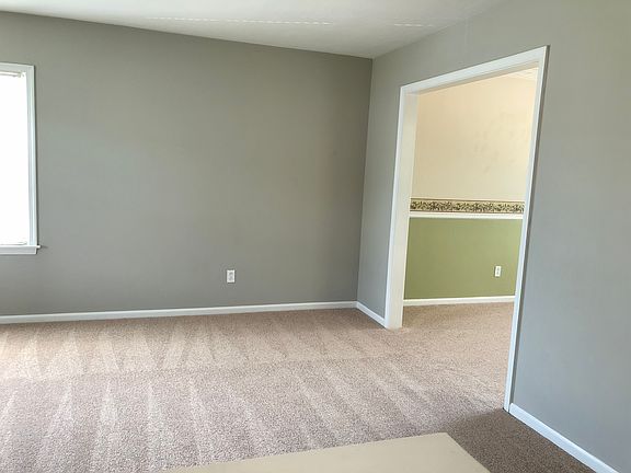 4th image of 958 Halifax Cir