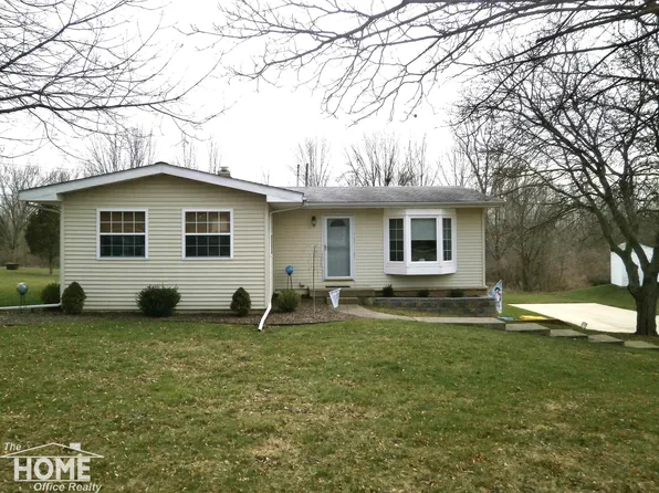 611 Crestview Dr, Corunna, MI 48817