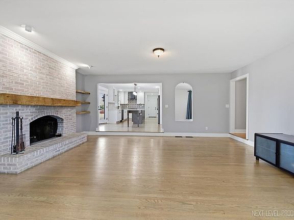 4th image of 980 Persimmon Ct