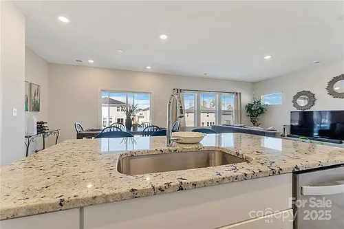126 Johns Cardinal Dr Photo 1