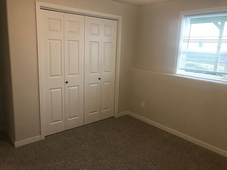 920 Albert Dr W — Photo 26